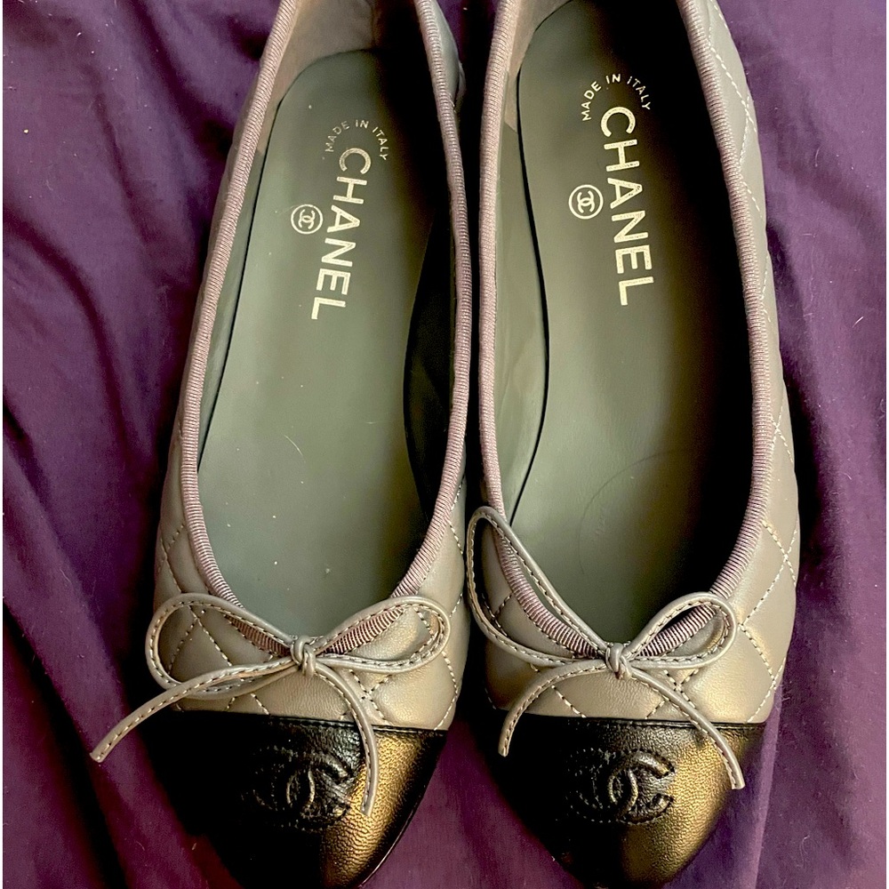 Chanel size 39 (8) ballet shoes grey and black. Worn once